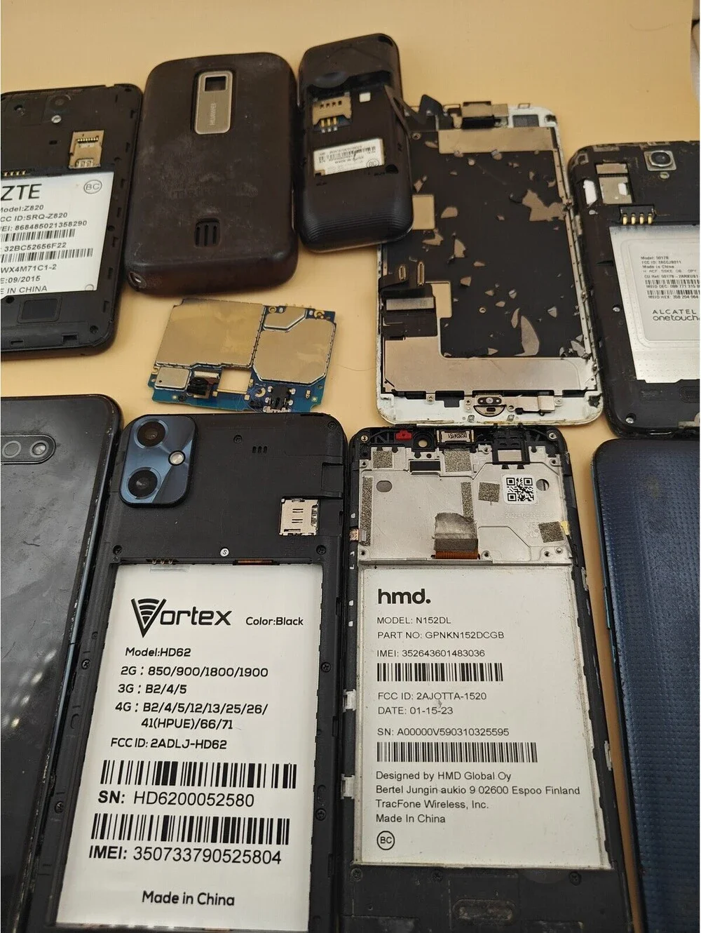 Smartphone Lot iPhone Samsung LG Parts Repair Cracked No Power Locked AS IS